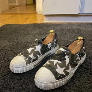 Valentino slip on - Fint skick 