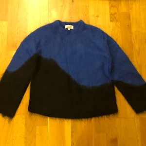 & Other Stories tröja XS/Medium mohair I’ll blend NY! - &other stories sweater, brand new! Mohair wool blend. XS but oversized model and can fit up to size Medium. 