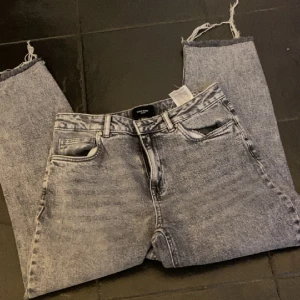 Jeans - Knappt använda. Storlek 28/30