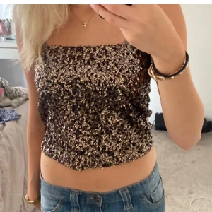 Glitter topp - Perfekt nyårs topp, säljer då den är lite för liten ❤️