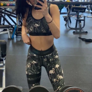 Stronger set  - Unikt set från stronger, sport topp och tights. Väldigt fint skick, fler bilder finns vid intresse