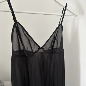 Trendigt negligé / nattlinne - Jättefint nattlinne från H&M i nyskick, storlek xs!💖