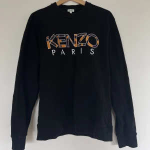 Sweatshirt - En svart kenzo sweatshirt i storlek L. Använd ett få tal gånger men så gott som ny. 