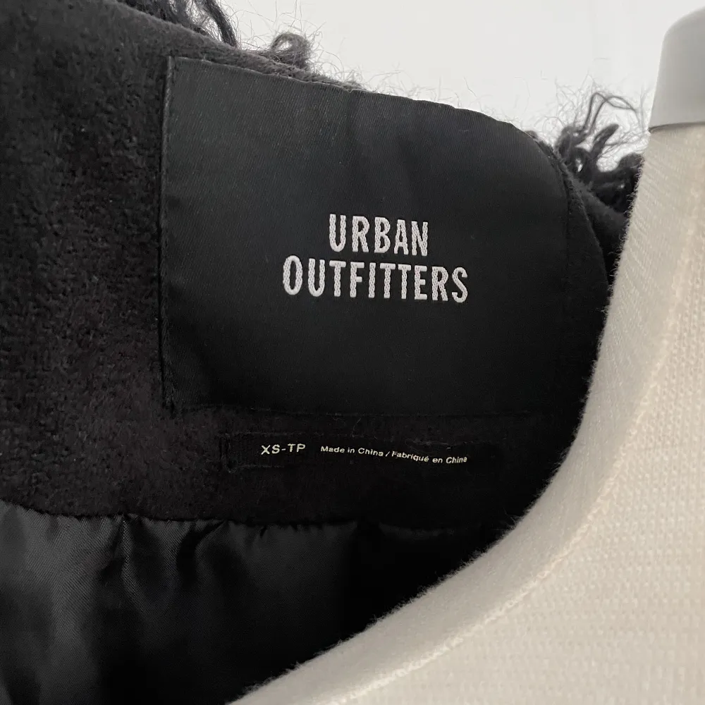 Sparsamt använd jacka från Urban Outfitters. I mycket bra skick. Tveka inte att höra av dig med frågor<3 . Jackor.