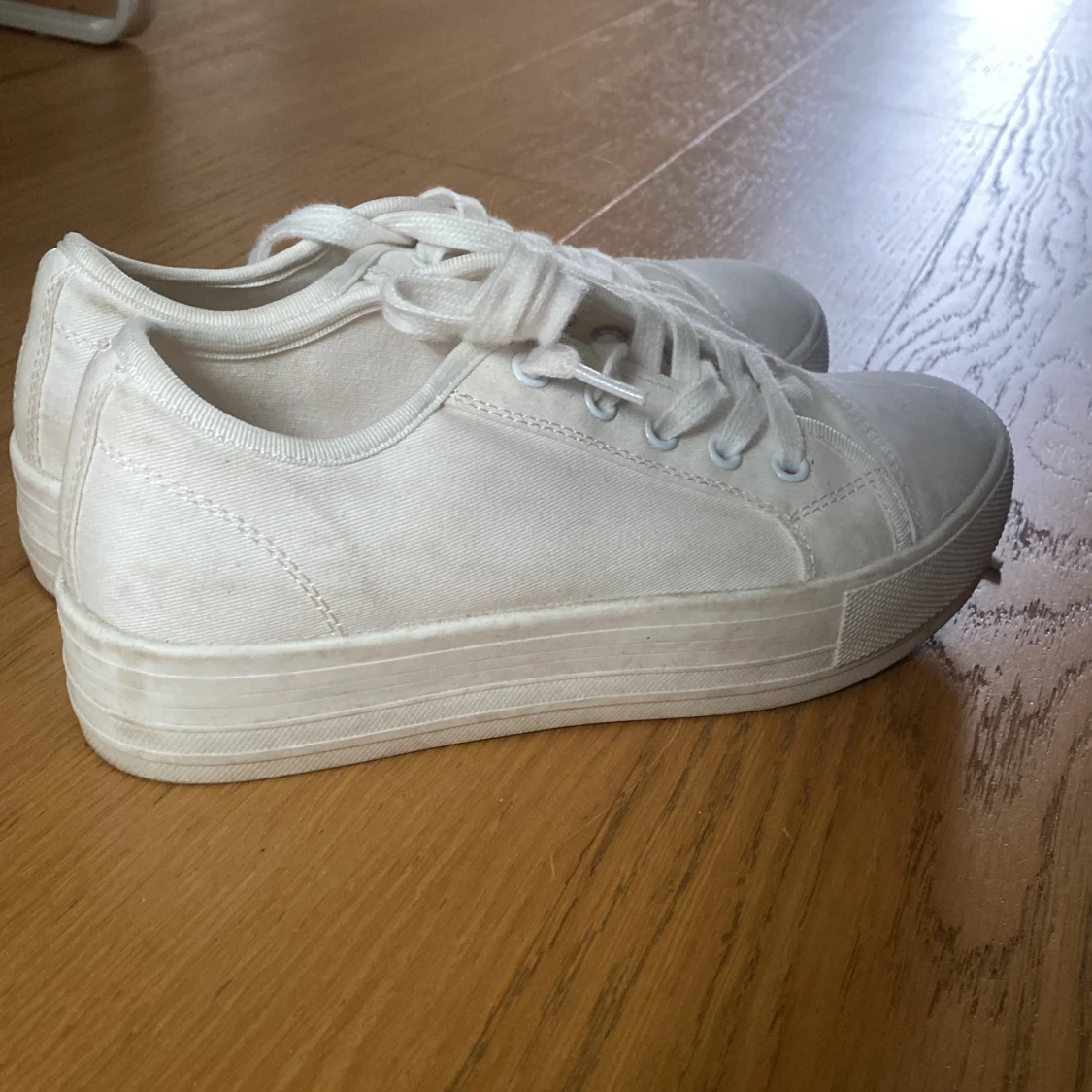 Vita sommarsneakers  - 90