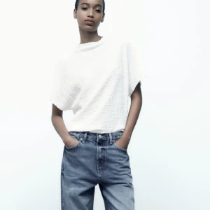 Tröja - Vit trendig tröja från zara som ej används🩷