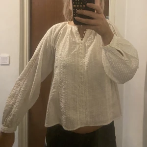 Zara blus  - Söt zara bli som tyvärr är för liten. Säljer för 220kr + frakt 
