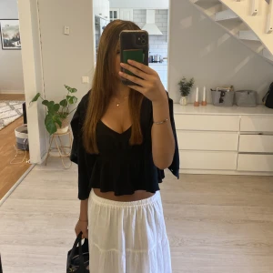 lång kjol - lång vit kjol som är perfekt nu till sommaren. 