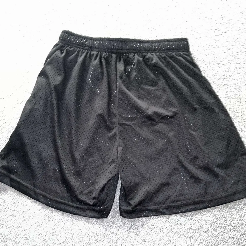 Eric Emanuel shorts i strl Medium. Sköna OANVÄNDA shorts för varma dagar eller perfekta till gymmet. Färgen är svart och pris går att diskutera ⭐️⭐️⭐️. Shorts.