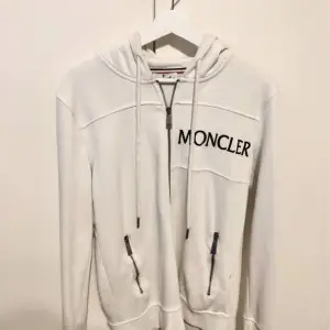 Moncler zip hoodie  Pris 1500  Nypris 6000