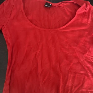 Röd topp - En röd topp i mycket fint skick! Aldrig använt! ❤️