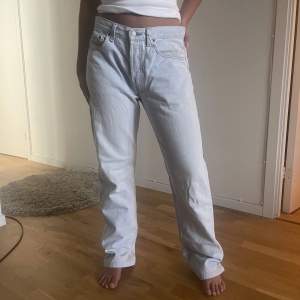 Levis jeans 501 modell , nyskick. Storlek 32/36 jag är 160