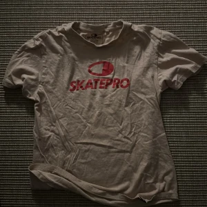 Skate PRO t-shirt - Beige t-shirt tunn och skön