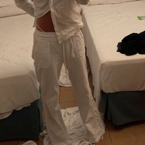 Linnebyxor  - Roxy liknande linnebyxor som jag fick i present, står ej vart de är ifrån! En defekt där man knyter men verkligen inget som syns eller som man tänker på.🩵