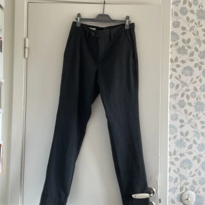 Fin byxa  - Fin byxa använd ett par gånger , vi kör ingen frakt , mötes dagar under vardagar( ej helger !!) Mötesplats: Tyresö centrum 