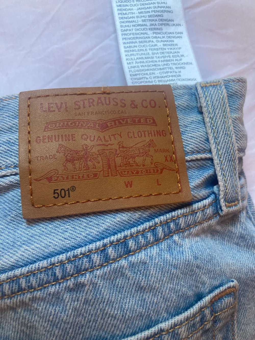 Ljusblå Levis-jeans, modell 501. W28, L28. Fint skick! Finns på söder!. Jeans & Byxor.