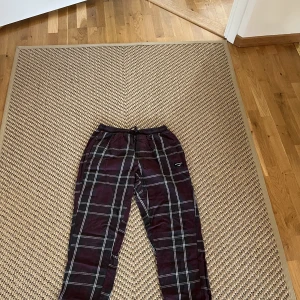 Pyjamas byxa Björn Borg  - Skön byxa som är använd men intr dåligt skick, säljer pga att dem är för små:) Rätt korta i storleken är värt att tänka på, skulle tro runt 183 o neråt fungerar fint
