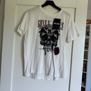 T-shirt ny  - Ny T-shirt strl L 