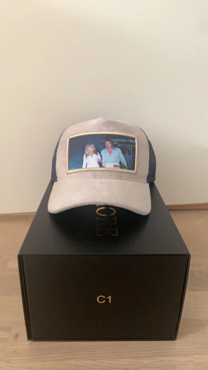 Maggiore keps - Hej! Säljer nu min maggiore keps då den inte kommer till användning. Den är knappt använd och är som ny. Pris kan gå ner vid snabb affär. Hör av er om ni har minsta funderingar!