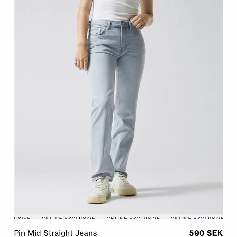 Köpte i vintras för 590kr och de är slutsålda på hemsidan. Storleken är 25 och i längd är de i storlek 32! Det är använda fåtal gånger.. Jeans & Byxor.