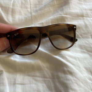 Rey ban boyfrend - Reyban solglasögon ändst använt ett fåtal gånger 