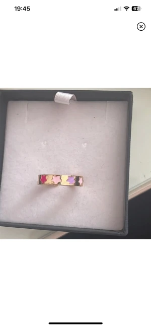 Guld ring - En skitsnygg guldring. Aldrig använd och har inga defekter!