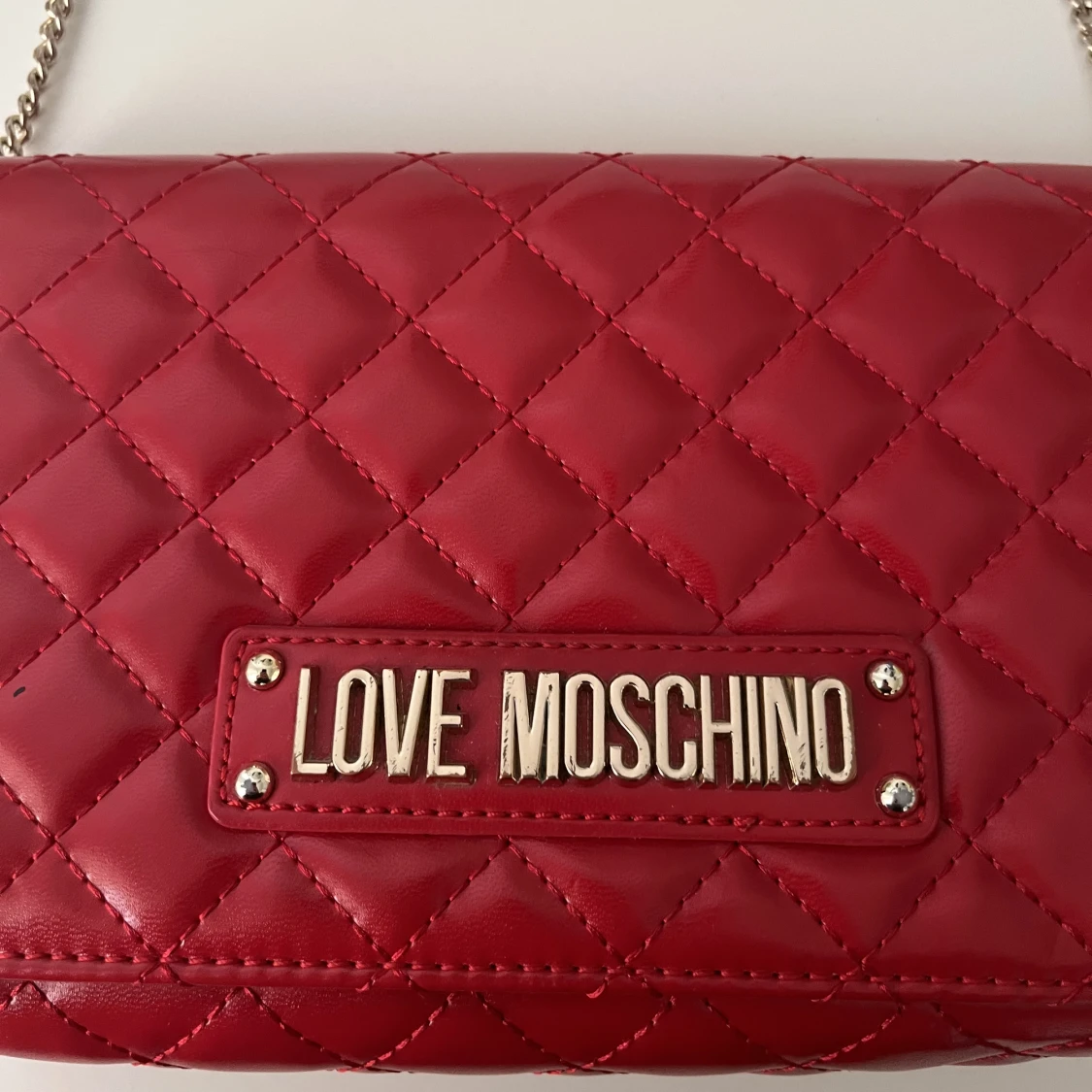 Love moschino i axelbandsmodell, röd  - 91