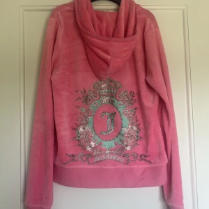Juicy Couture hoodie - Hoodie från juicy couture i strl L, men passar även S/M. Fint skick!✨