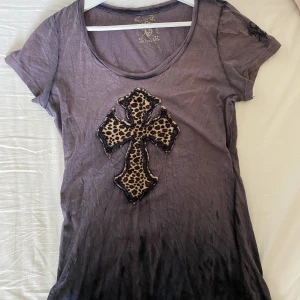 Y2k t-shirt - Y2k tröja, strlk L.   helt okej skick! Inget tryck på baksidan.