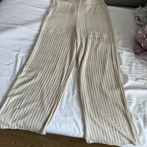 Mjukis byxor  - Mjukis byxor i ny skick, aldrig använda i storlek S. Använd prisförslag eller köp nu🙌🏼