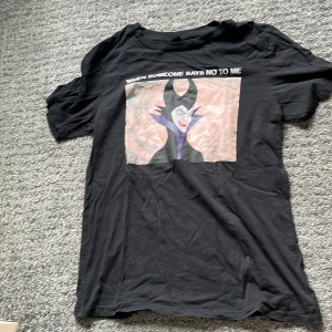 Gina tröja  - Tröja från Gina med tryck. Använd men utan några märken