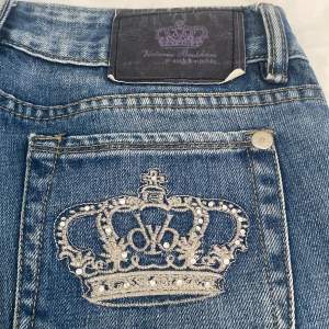  säljer dessa as snygga low waist jeans från Victoria Beckham eftersom dom tyvärr är för stora på mig, dom är köpa här på Plick, inerbenslängden: 77,5 cm  Midja: 41cm rakt över 💗💗