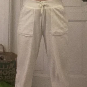 Juicybyxor  - Vita juicybyxor. Storlek xs men passar S också.