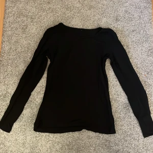 Snygga toppar - Hej säljer dessa toppar då dom inte kommit till användning säljer dessa toppar för 50 kr st och alla för 130 💗