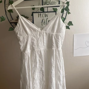 En snygg sommarklänning  - En jättefin sommarklänning som är från ZARA. 