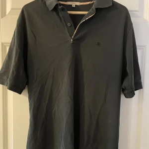 Burberry pike - Säljer nu min burberry pike som knappt jag använt. Köpte den på store enda på Instagram men inte använt för den är för stor för mig. Äkthets bevis finns till 