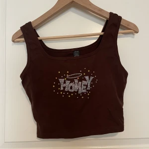 Honey topp - En honey topp köpt från shein. Aldrig använd. Skicka iväg ett meddelande om du är intresserad av att köpa