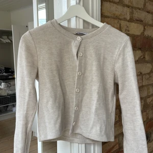 Supemysig kofta från zara - Jättefin kofta från zara Storlek M men liten i storleken Aldrig använd 