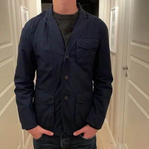 Kavaj/overshirt  - Tjenare,  Extremt stilren kavaj/overshirt i toppskick! Hör av dig för fler bilder! 