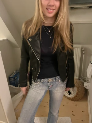  skinnjacka  -  jätte snygg unik skinnjacka