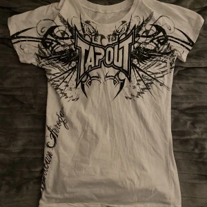 Tapout tröja - Jättecool tröja från tapout! Står ingen storlek, uppskattar till S. 