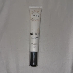 Lumene Blur Longwear Primer  - Uppskattningsvis 97% av produkten kvar i tuben, säljer för 90 kr + frakt. KÖPTE FÖR 159 KR PÅ LINDEX !!