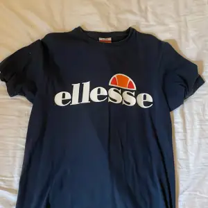 Ellesse T-shirt, använd fåtal gånger, strl Xs men passar även S 