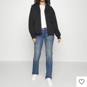 Ltb valerie - Ett par HELT oanvända ltb valerie köpta denna månaden. Nypris 900 kronor. Dom är helt slut på zalando