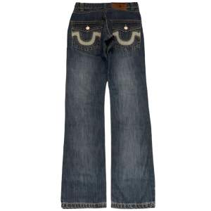 True religion jeans. Storlek 28x32. Använd gärna köp nu!