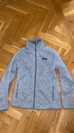 Säljer en Patagonia fleece strl M i mycket bra skick! Är för liten för mig därav att jag säljer.