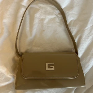 Handväska - Fin handväska, använd men i fint skick 