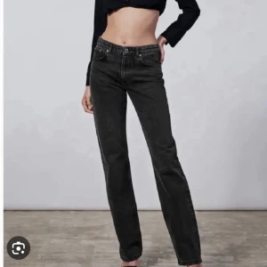 Mid Rise jeans  zara - Fina Mid Rise jeans från zara, bra skick!! I storlek 38 men sitter som 36💗  just nu fri frakt!