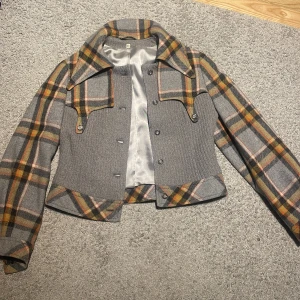 Vintage kappa  - Säljer min fina vintage kappa i bra skick intressekonflikt vet ej om ja vill sälja 