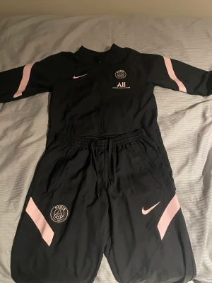 PSG tracksuit - Tracksuit som används sällan. Pris kan diskuteras. 